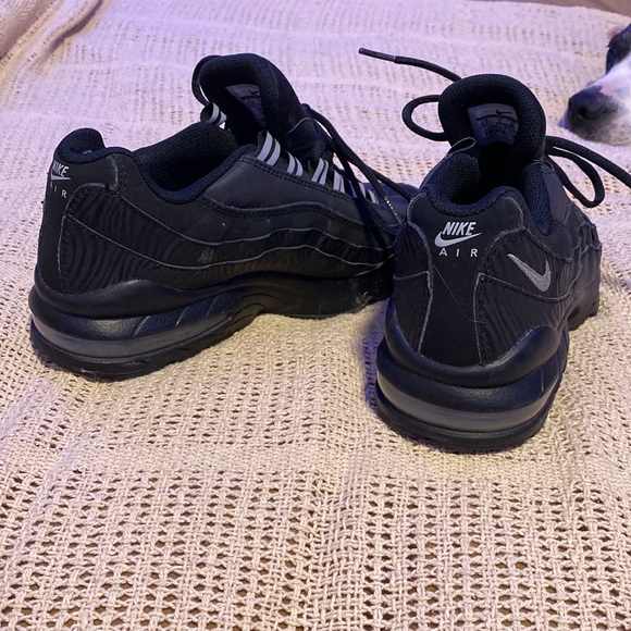 nike air, black shoes - Picture 2 of 2